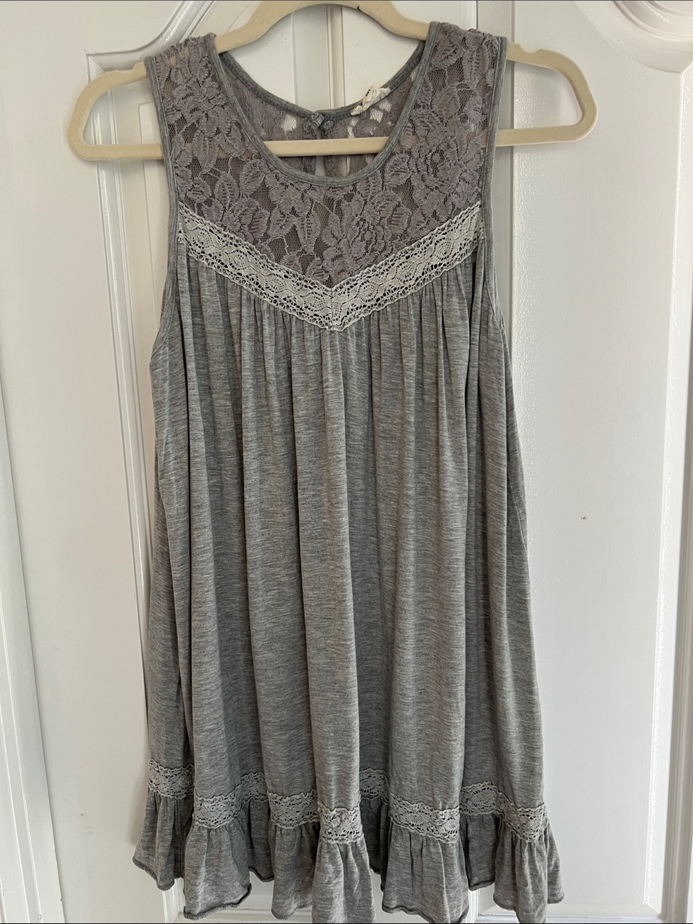 POL Gray Lace Yoke Tank Top, In Excellent Condition, Sz Med